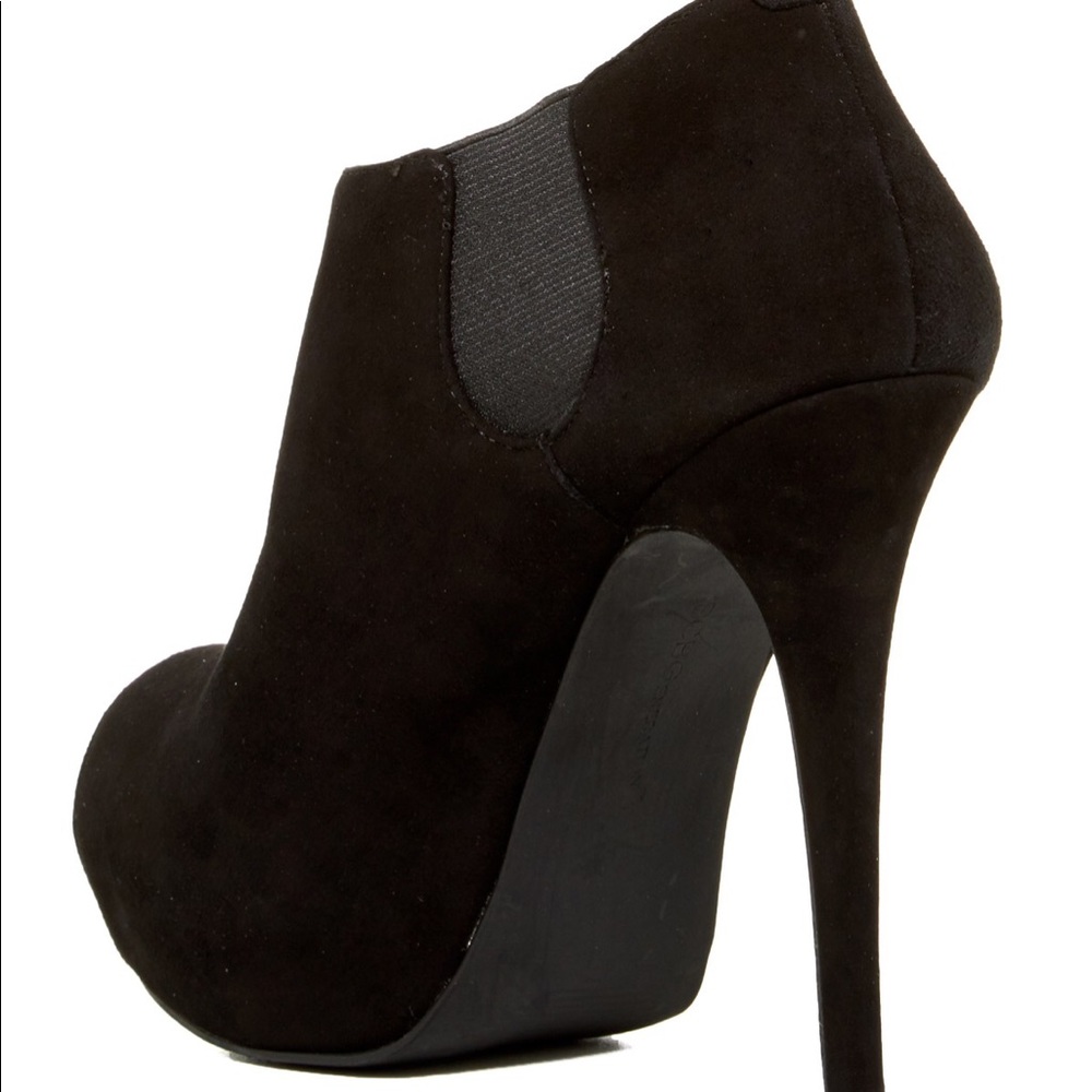❌❌❌SOLD❌❌❌BCBGeneration Black Suede NOLITA Bootie - Picture 2 of 6